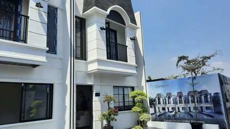 Rumah 2 Lantai - Asri dan Bergaya Modern di Tahomi Ville No. 15 - Cimanggis - Depok