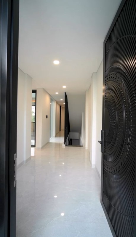 Dijual Rumah Baru Citraland Greenwood Surabaya NEW modern Mewah MARMER GRANITE  garasi Carport masuk 4 Mobil LUAS