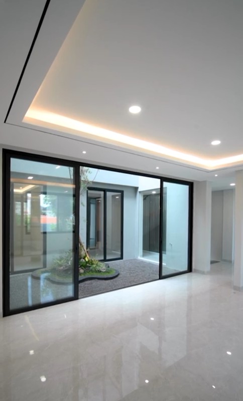 Dijual Rumah Baru Citraland Greenwood Surabaya NEW modern Mewah MARMER GRANITE  garasi Carport masuk 4 Mobil LUAS