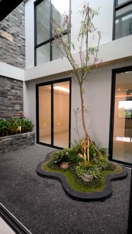 Dijual Rumah Baru Citraland Greenwood Surabaya NEW modern Mewah MARMER GRANITE  garasi Carport masuk 4 Mobil LUAS