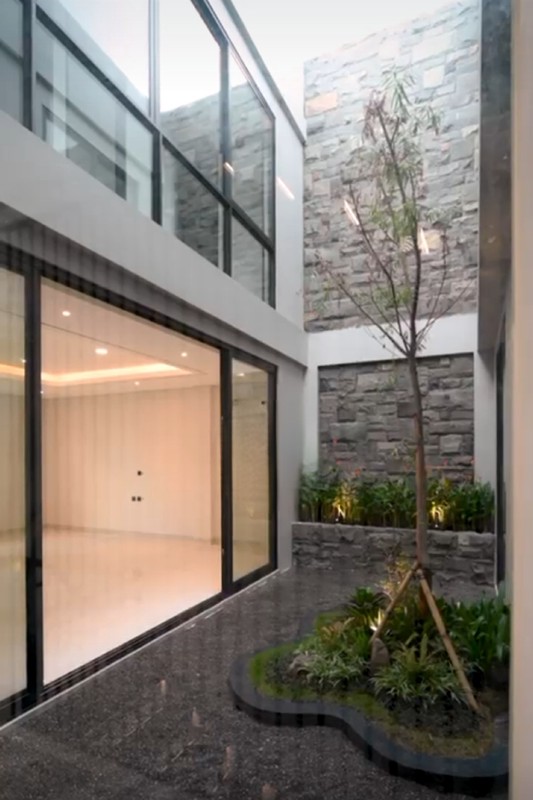 Dijual Rumah Baru Citraland Greenwood Surabaya NEW modern Mewah MARMER GRANITE  garasi Carport masuk 4 Mobil LUAS