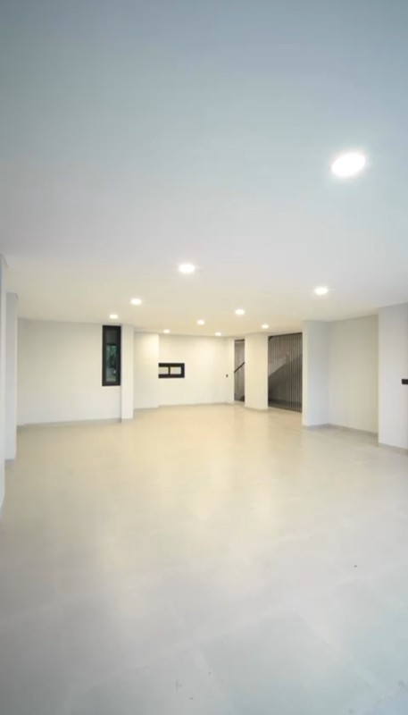 Dijual Rumah Baru Citraland Greenwood Surabaya NEW modern Mewah MARMER GRANITE  garasi Carport masuk 4 Mobil LUAS