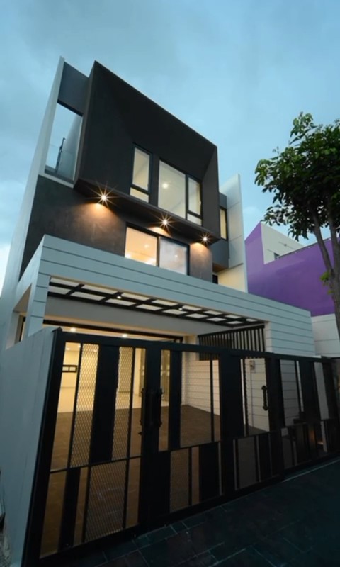 Dijual Rumah Baru Citraland Greenwood Surabaya NEW modern Mewah MARMER GRANITE  garasi Carport masuk 4 Mobil LUAS