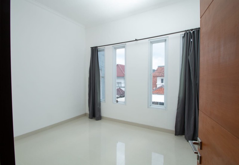 Rumah Cluster Taman Parahyangan Karawaci Tangerang