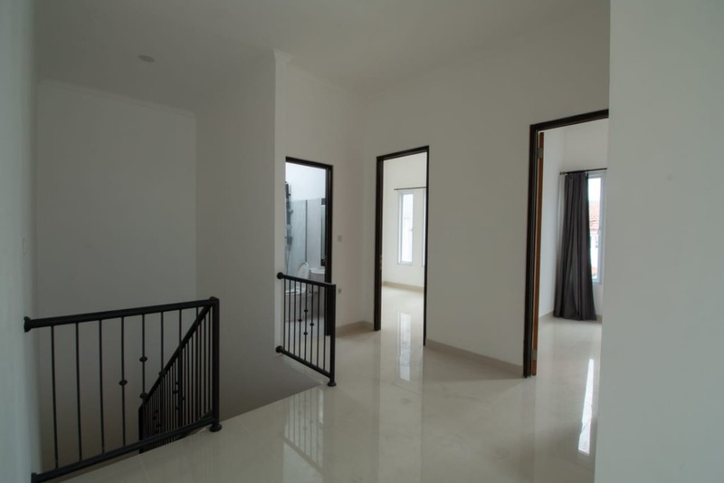 Rumah Cluster Taman Parahyangan Karawaci Tangerang