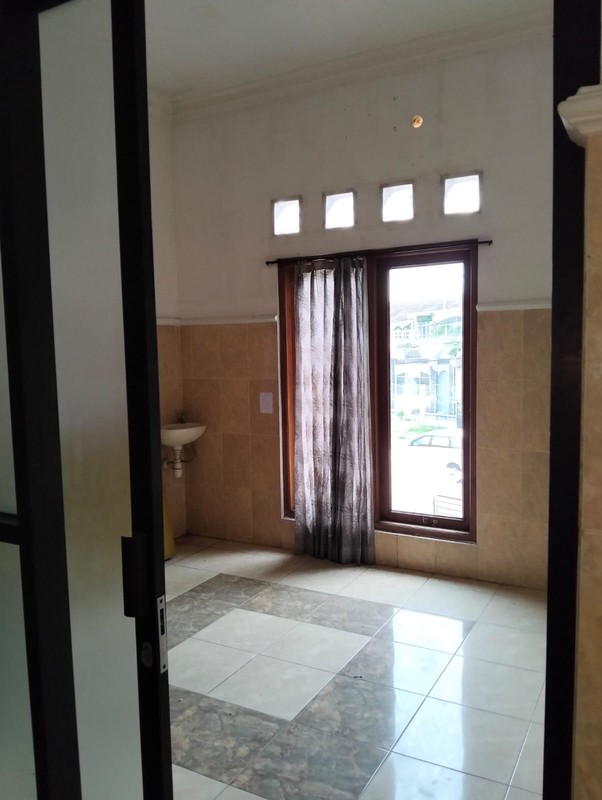 Disewakan Ruko Besar 2 Lantai di Baturetno, Bantul , Cocok untuk Klinik/Kantor