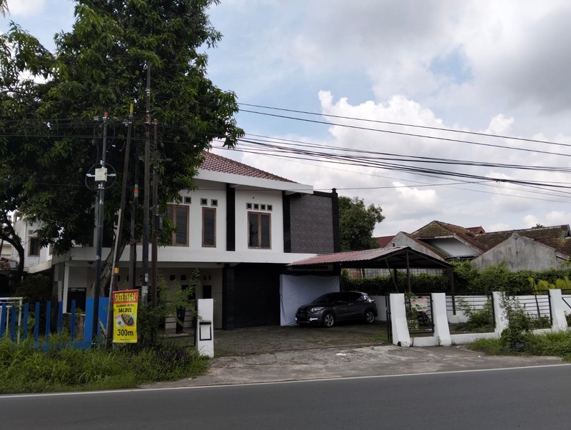 Disewakan Ruko Besar 2 Lantai di Baturetno, Bantul , Cocok untuk Klinik/Kantor