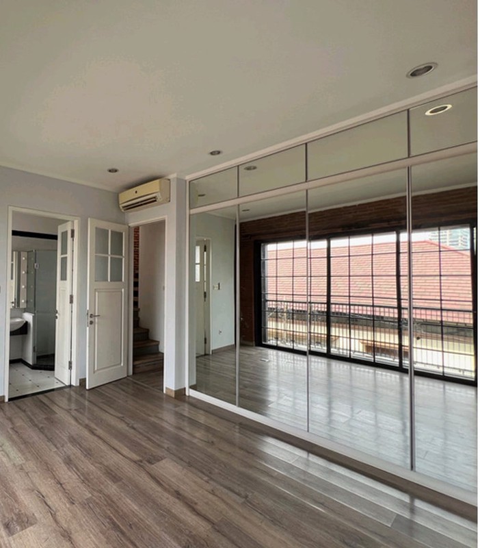 DIJUAL RUMAH TOWNHOUSE DI JALAN ASEM CIPETE (TAMARIND LOFTS)