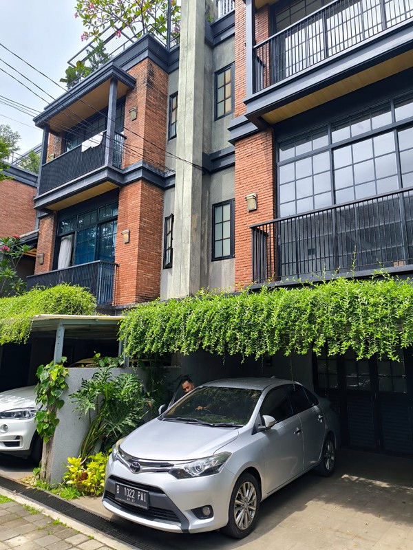 DIJUAL RUMAH TOWNHOUSE DI JALAN ASEM CIPETE (TAMARIND LOFTS)