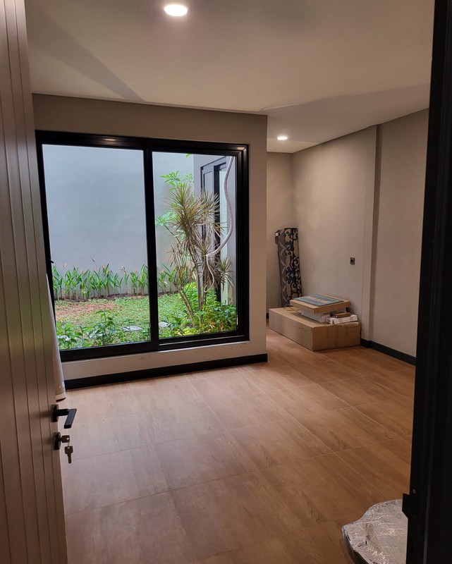 Rumah baru di BSD City, dekat Pintu Tol dan stasiun kereta Rawabuntu siap huni banget