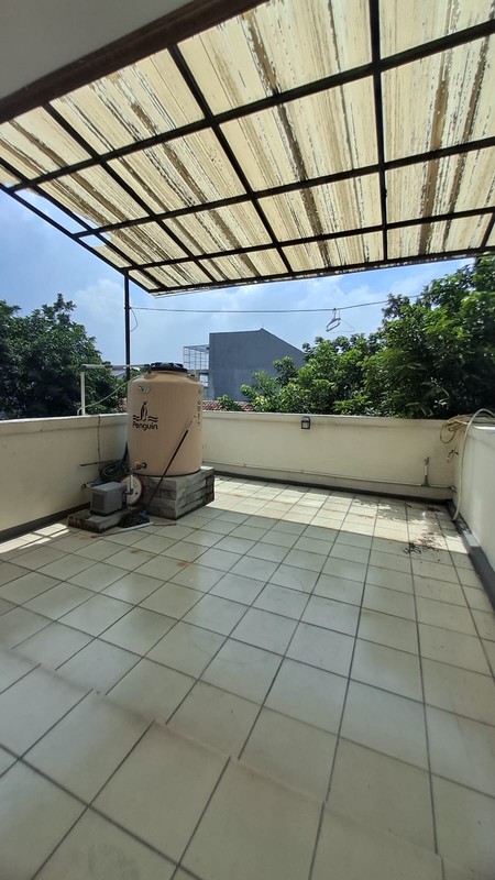 Rumah Luas Tanah 375 m2 di Jagakarsa - Lokasi Strategis