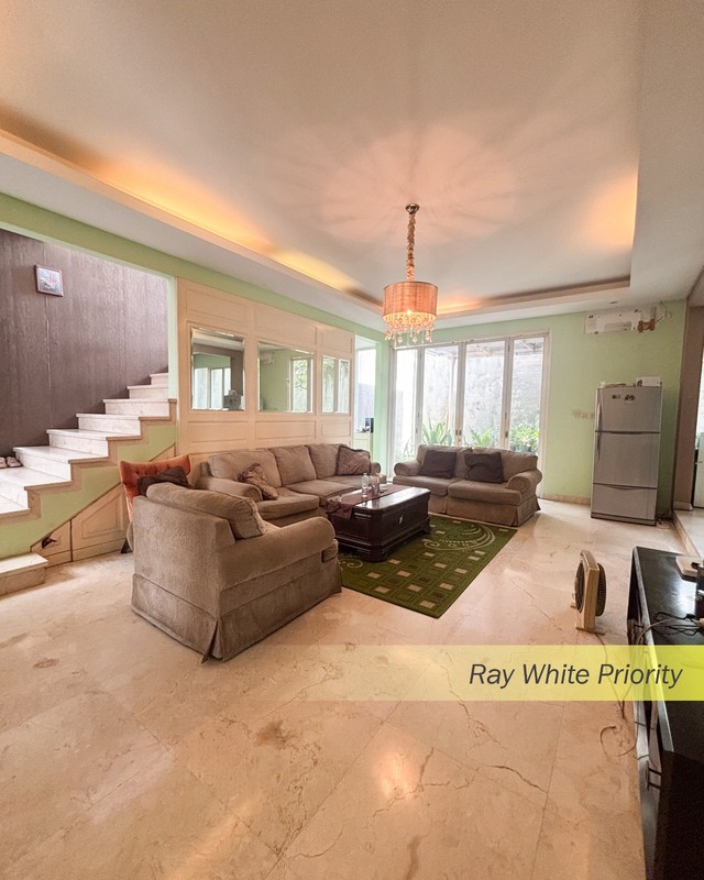 RUMAH MODERN SIAP HUNI DI BINTARO JAYA, TANGERANG SELATAN