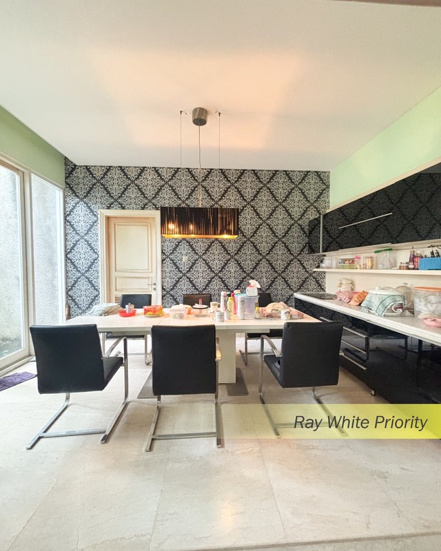 RUMAH MODERN SIAP HUNI DI BINTARO JAYA, TANGERANG SELATAN