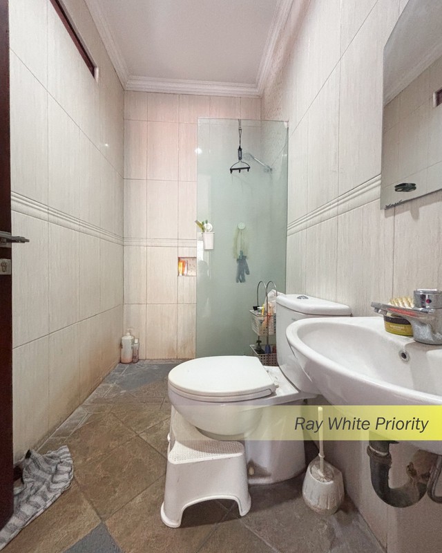 RUMAH MINIMALIS SIAP HUNI SEMI FURNISH DI BINTARA JAYA BEKASI BARAT, JAWA BARAT