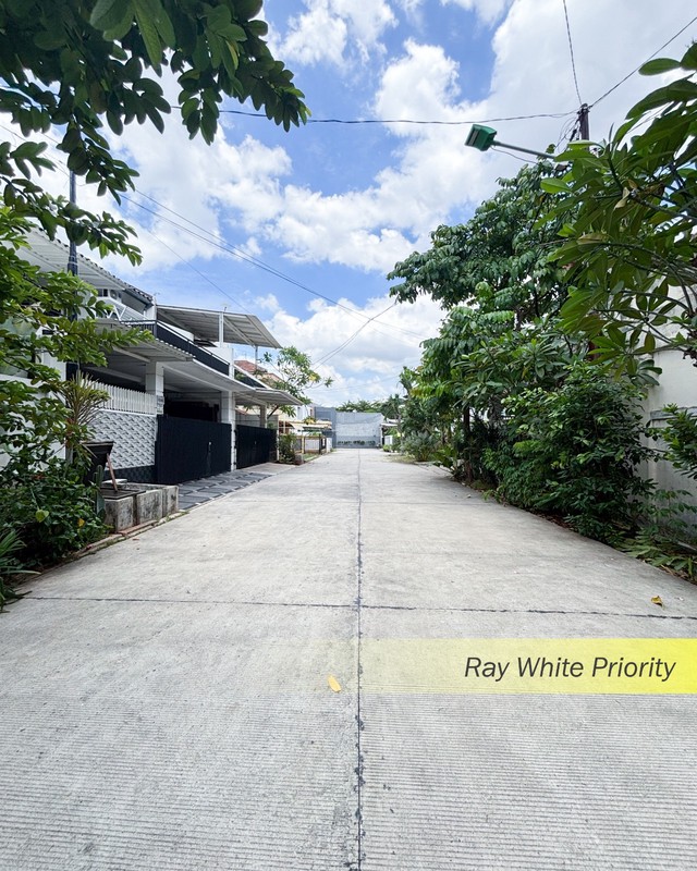  RUMAH MINIMALIS SIAP HUNI DI KOMPLEK BILLYMOON DUREN SAWIT, JAKARTA TIMUR