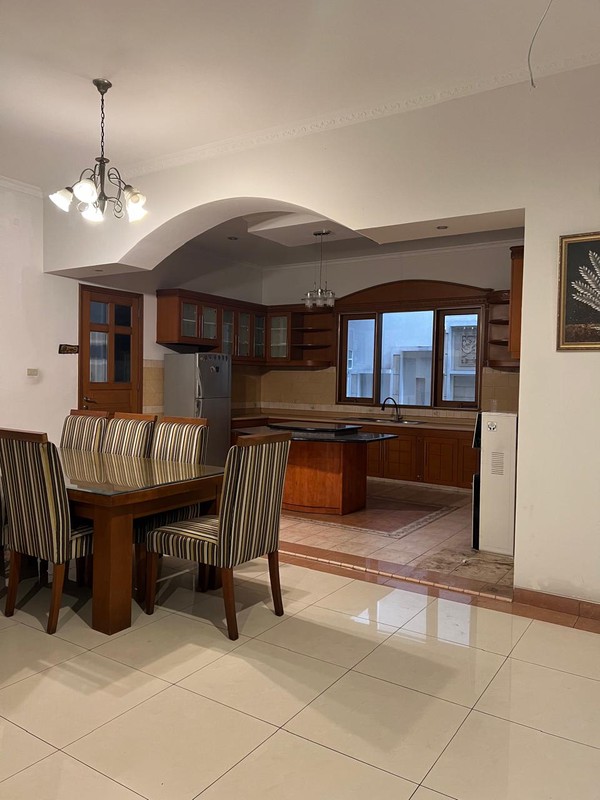 Rumah Hitung Tanah Area Cipete