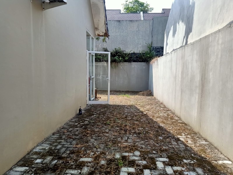  Rumah Berlahan Luas di Citra Grand Mutiara, Sleman.