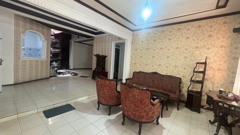 Rumah 2 Lantai Depan Taman di Tebet Utara Jakarta Selatan