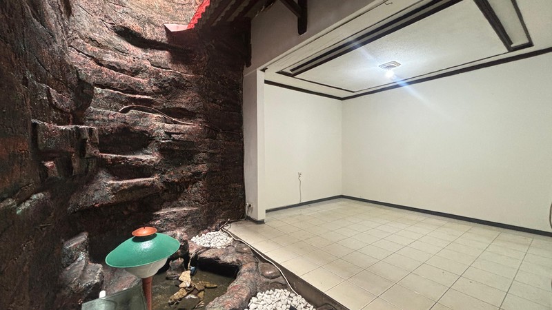 Rumah 2 Lantai Depan Taman di Tebet Utara Jakarta Selatan