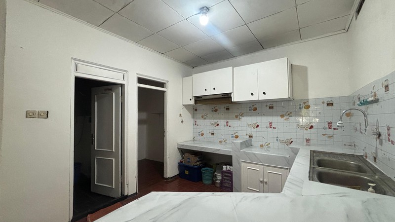 Rumah 2 Lantai Depan Taman di Tebet Utara Jakarta Selatan