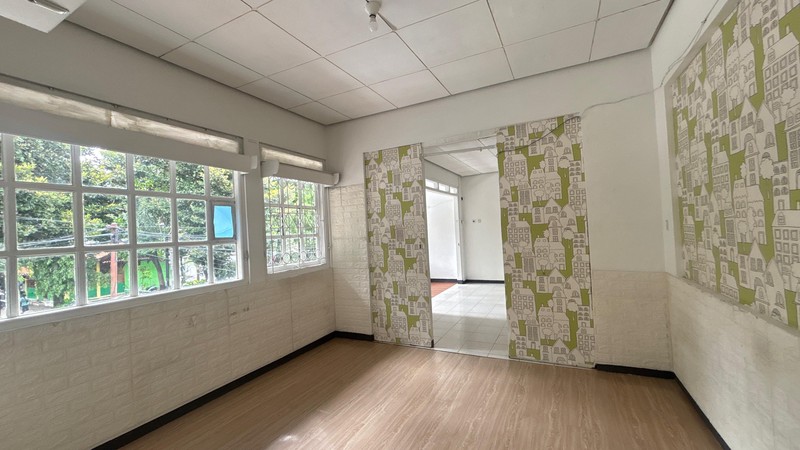 Rumah 2 Lantai Depan Taman di Tebet Utara Jakarta Selatan