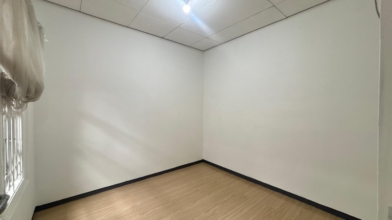 Rumah 2 Lantai Depan Taman di Tebet Utara Jakarta Selatan