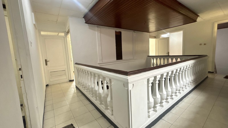 Rumah 2 Lantai Depan Taman di Tebet Utara Jakarta Selatan