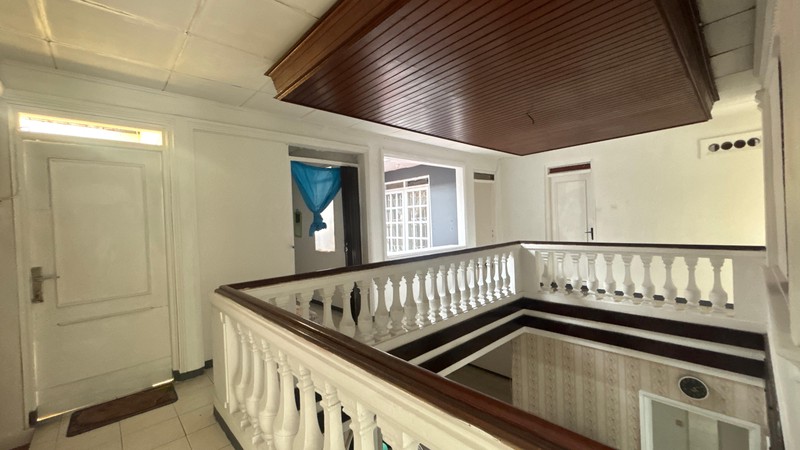 Rumah 2 Lantai Depan Taman di Tebet Utara Jakarta Selatan