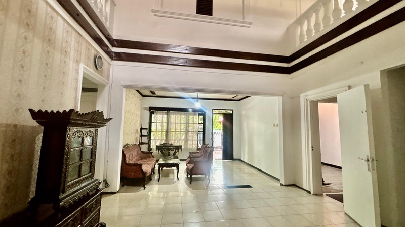 Rumah 2 Lantai Depan Taman di Tebet Utara Jakarta Selatan