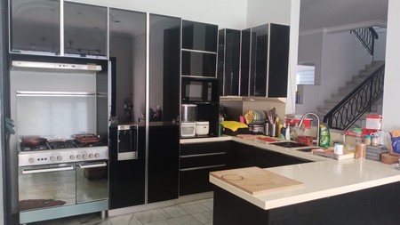 Rumah Mewah Strategis Dekat Pondok Indah