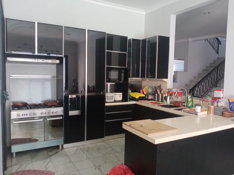 Rumah Mewah Strategis Dekat Pondok Indah