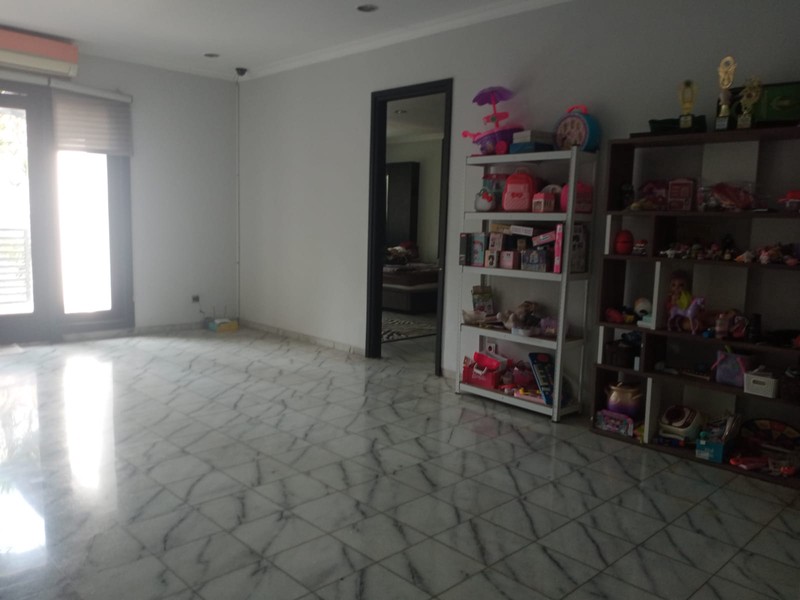 Rumah Mewah Strategis Dekat Pondok Indah