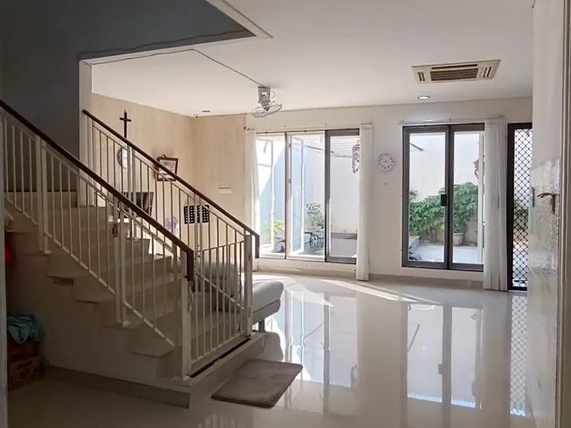 Rumah Dijual Malibu Beach Pakuwon City Mulyorejo Surabaya