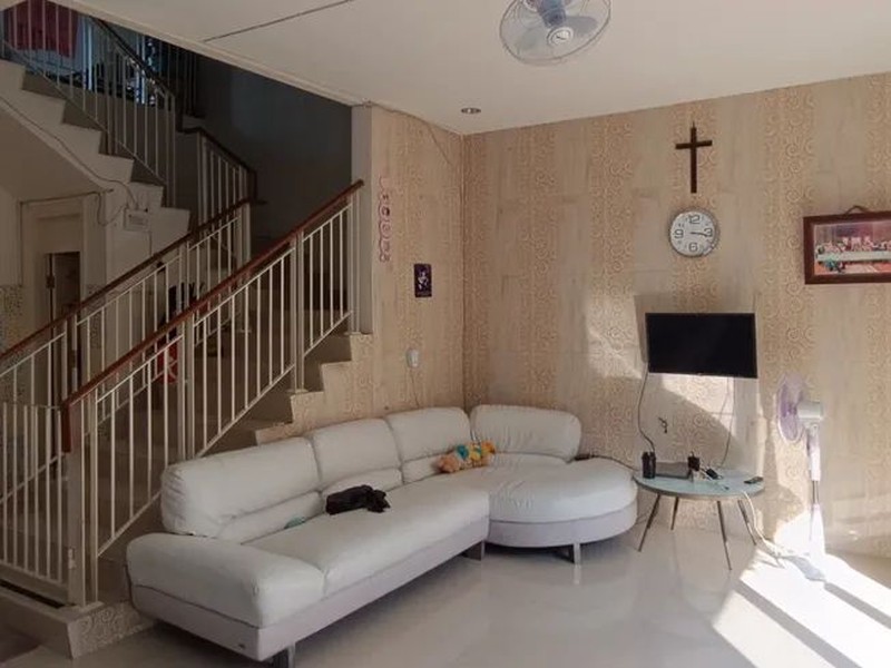 Rumah Dijual Malibu Beach Pakuwon City Mulyorejo Surabaya