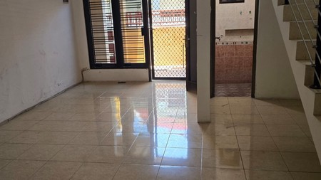 Disewakan Rumah 2 lantai di Lebak Indah Regency Surabaya