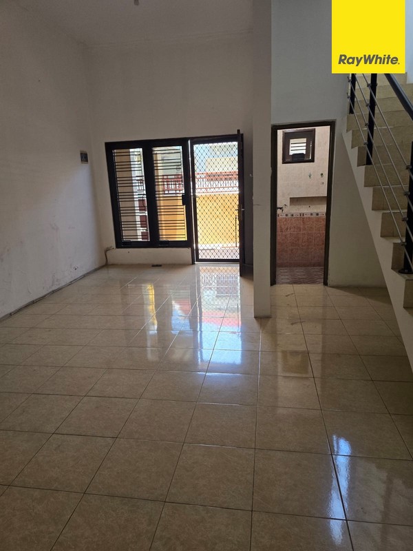 Disewakan Rumah 2 lantai di Lebak Indah Regency Surabaya