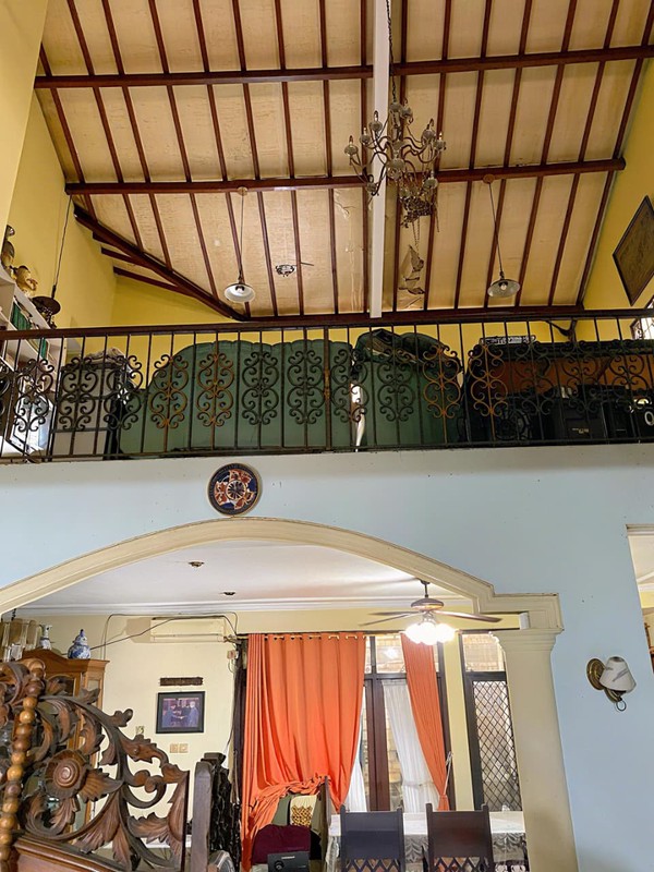 Dijual Cepat Rumah Asri di Cinere - Lokasi Strategis Dipinggir Jalan Utama, Sangat Cocok Untuk Bisnis Komersial atau Kantor.