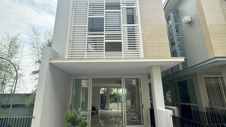 Rumah Baru Gress di Wisata Bukit Mas Cluster Notredame Surabaya Barat, Minimalis, 3 Lantai, Siap Huni