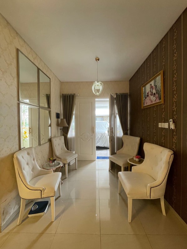 Rumah Cantik 2½ Lantai Di Ciputat dalam Cluster SHM Lokasi Strategis