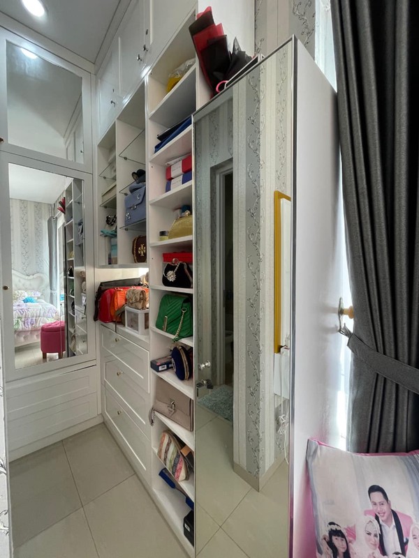 Rumah Cantik 2½ Lantai Di Ciputat dalam Cluster SHM Lokasi Strategis