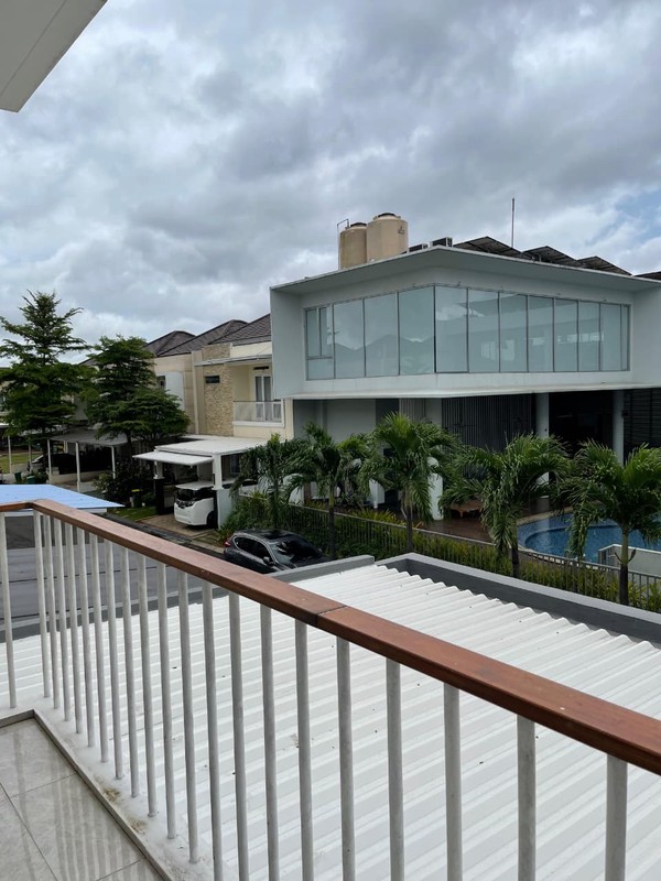 Rumah Cantik 2½ Lantai Di Ciputat dalam Cluster SHM Lokasi Strategis