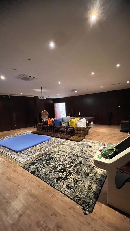 Rumah Mewah Desain Modern Ruang Sport dan Lift di dalamnya @Jakarta Selatan SHM