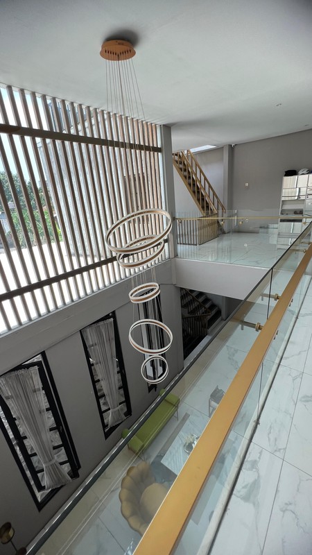 Rumah Mewah Desain Modern Ruang Sport dan Lift di dalamnya @Jakarta Selatan SHM