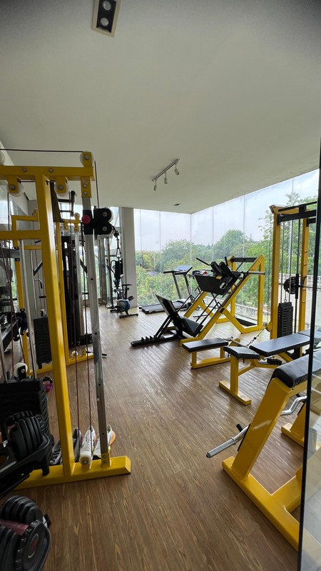 Rumah Mewah Desain Modern Ruang Sport dan Lift di dalamnya @Jakarta Selatan SHM
