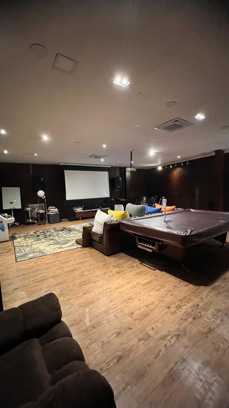 Rumah Mewah Desain Modern Ruang Sport dan Lift di dalamnya @Jakarta Selatan SHM