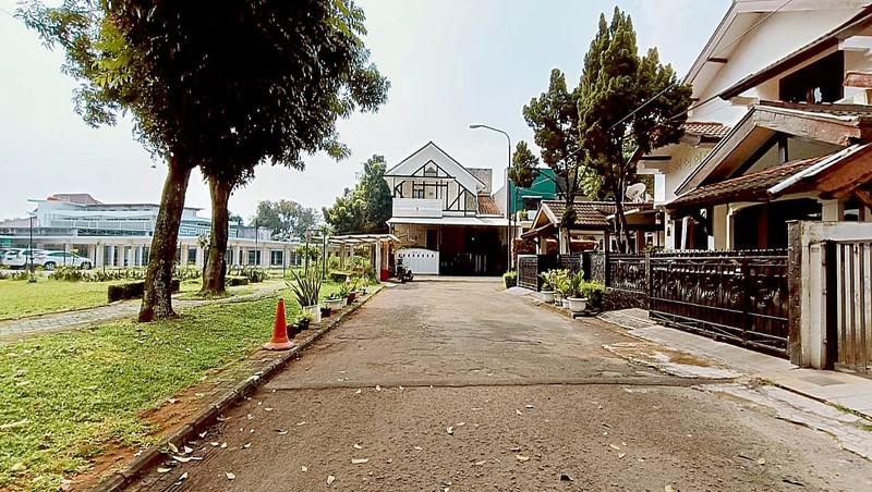 Rumah Lama 1 Lantai di Kawasan Sektor 3 Bintaro Jaya - Tangerang Selatan