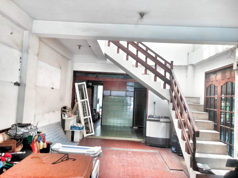 Tempat Usaha Strategis di Bintaro dengan Parkir Luas