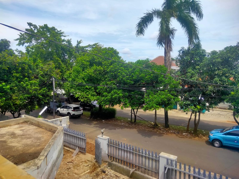 Tempat Usaha Strategis di Bintaro dengan Parkir Luas