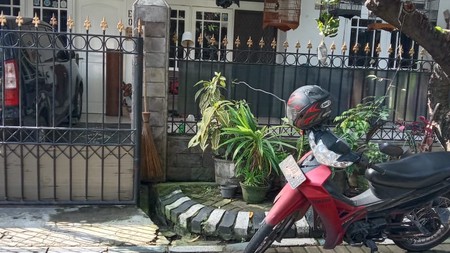 Dijual Rumah Cantik di Rungkut Mapan Timur - Akses Mudah ke Raya Merr