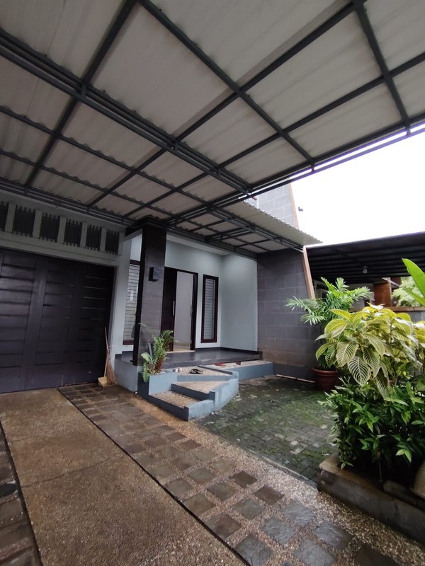 Disewa 2 lantai di dalam Townhouse